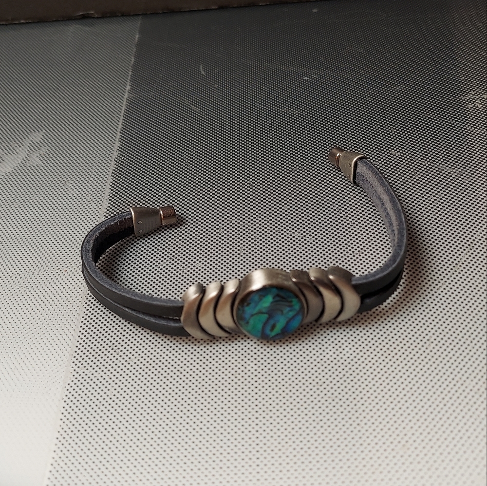 Men's magnetic leather paua mop bracelet from Hawaii